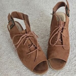 Cognac SO Suede wedge sandal in size 8 1/2